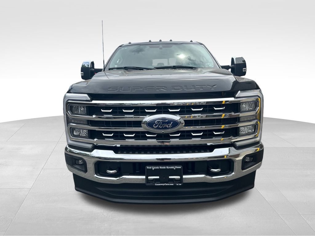 2023 Ford F-250 Lariat photo 2