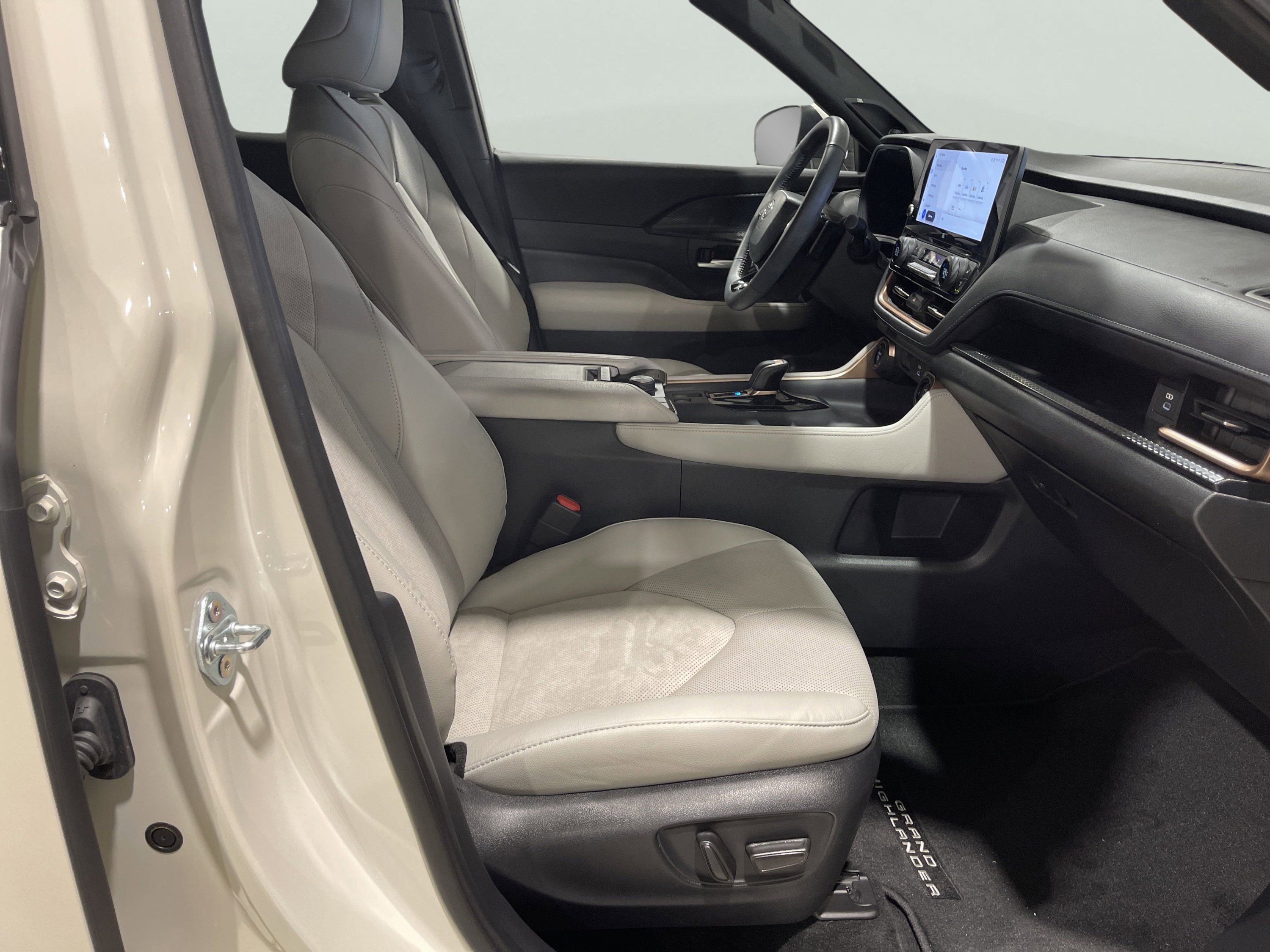 2024 Toyota Grand Highlander Hybrid MAX photo 15