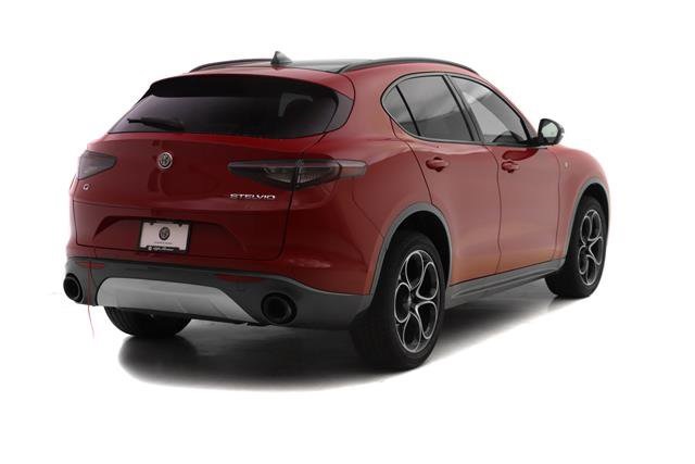 2024 Alfa Romeo Stelvio Ti photo 5