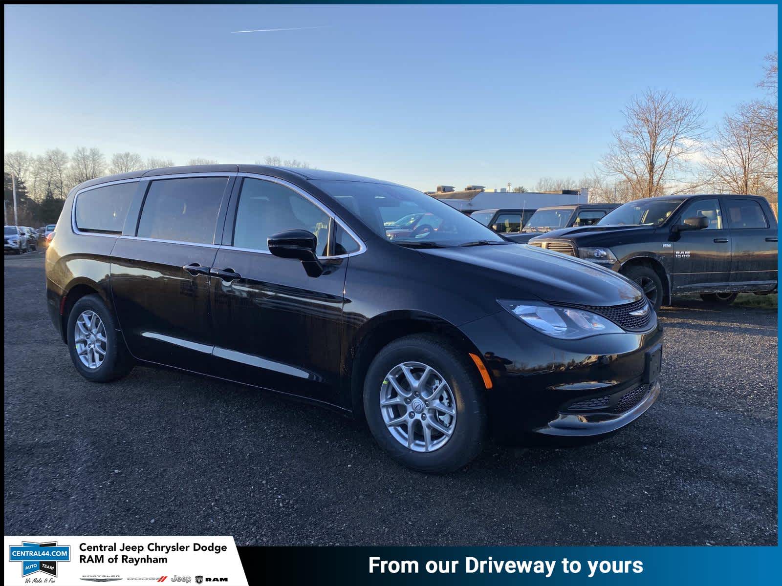 2026 Chrysler Voyager LX's photo