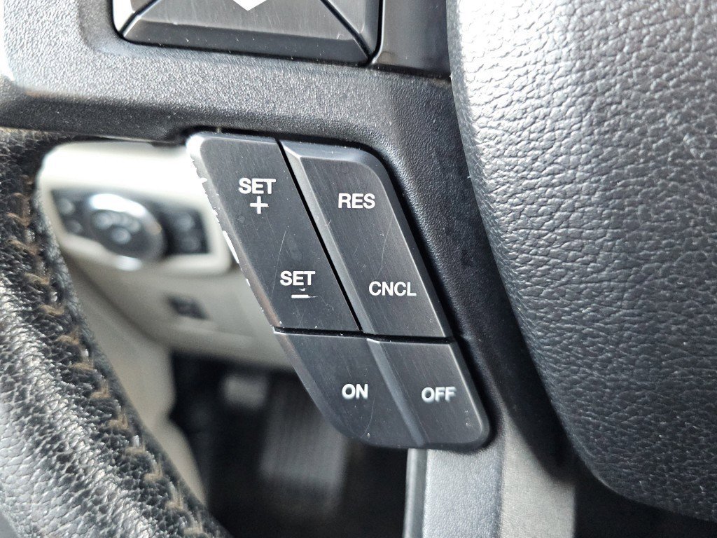 2015 Ford F-150 XLT photo 13