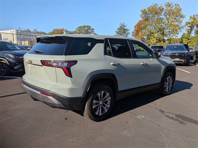 2026 Chevrolet Equinox LT photo 2