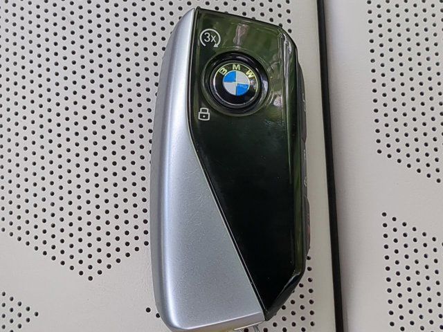 2025 Bmw 750e photo 26
