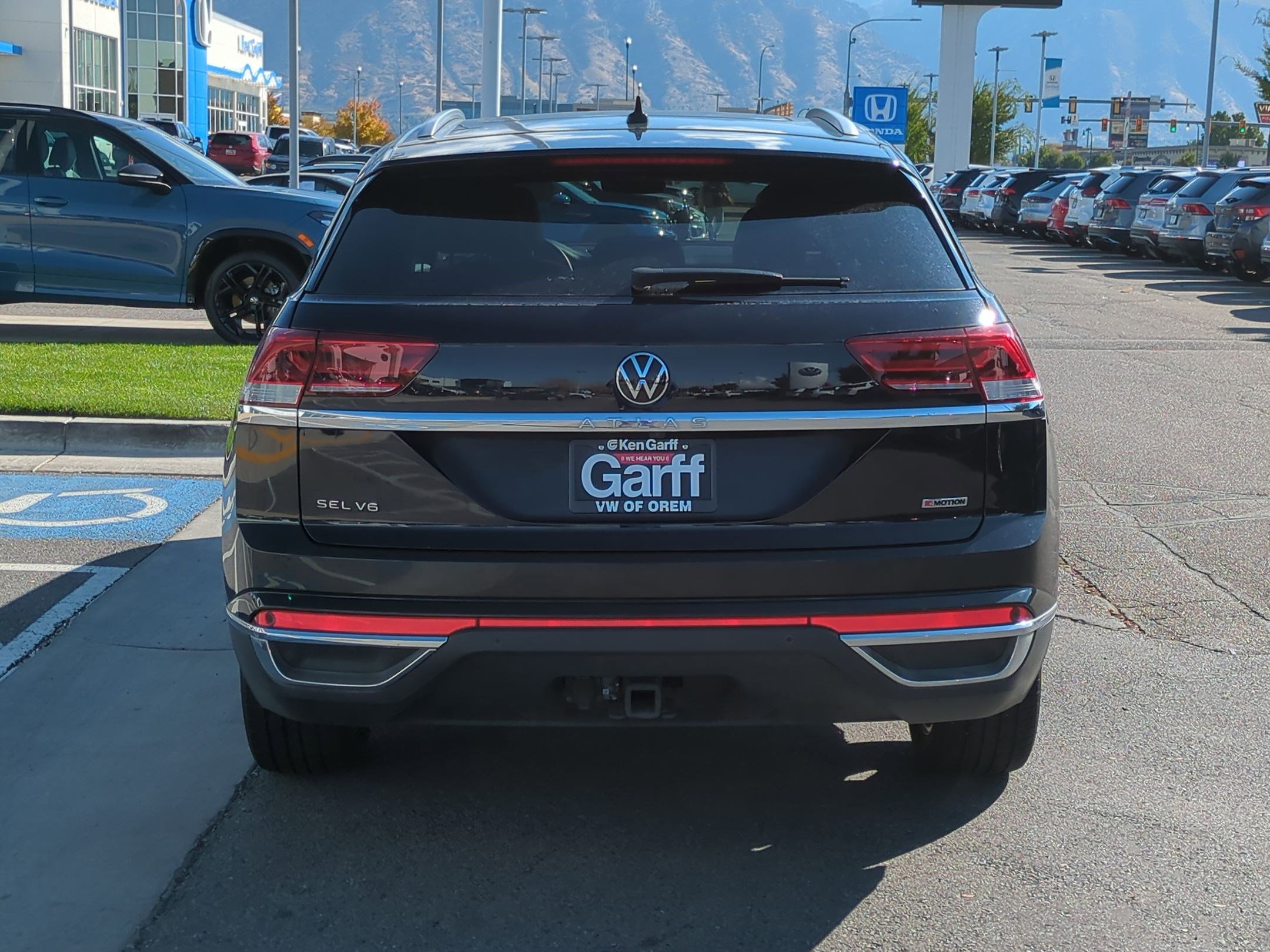 2022 Volkswagen Atlas Cross Sport V6 SEL photo 4