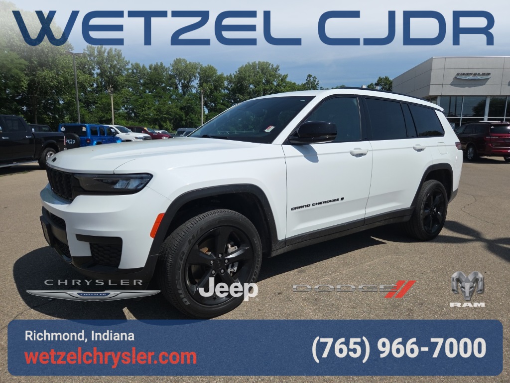 2023 Jeep Grand Cherokee Altitude photo 3