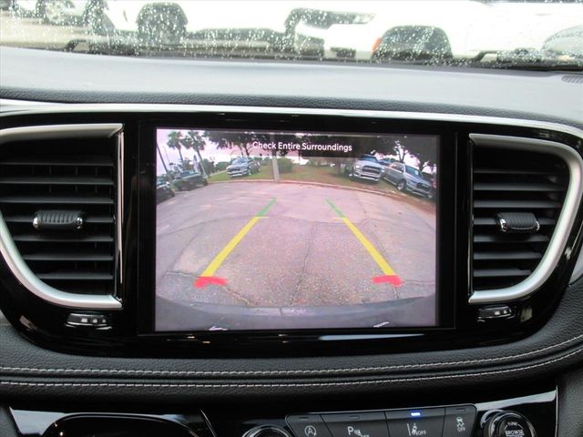 2023 Chrysler Pacifica Touring L photo 22