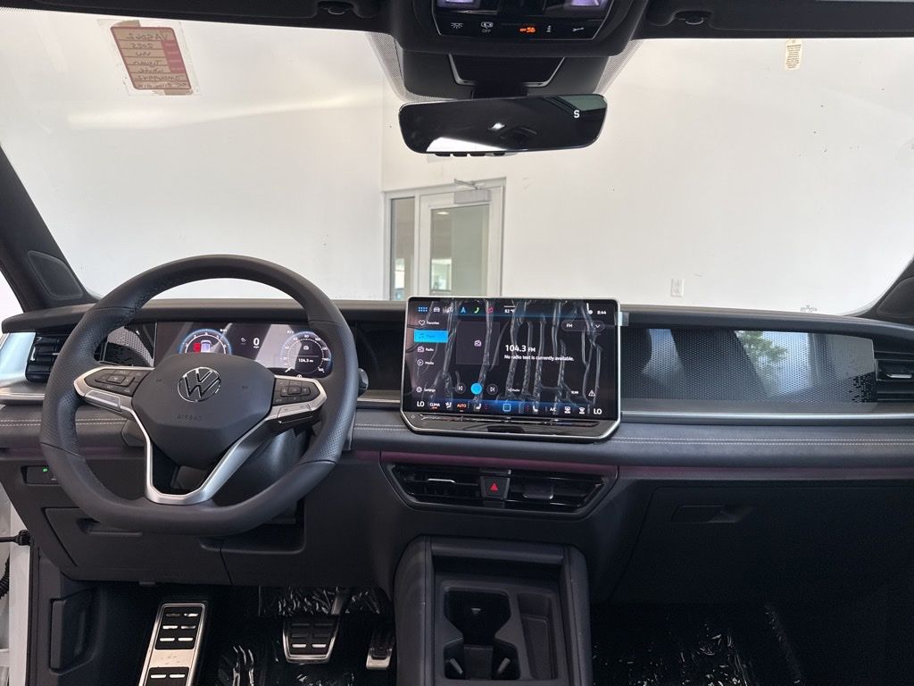 2025 Volkswagen Tiguan SE R-Line Black photo 12