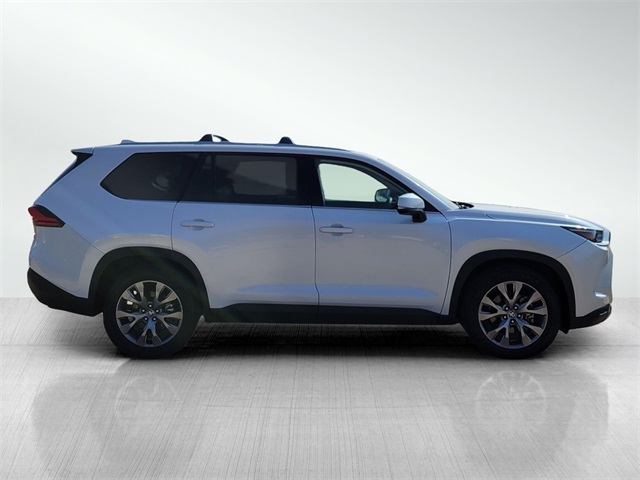 2024 Toyota Grand Highlander XLE photo 2
