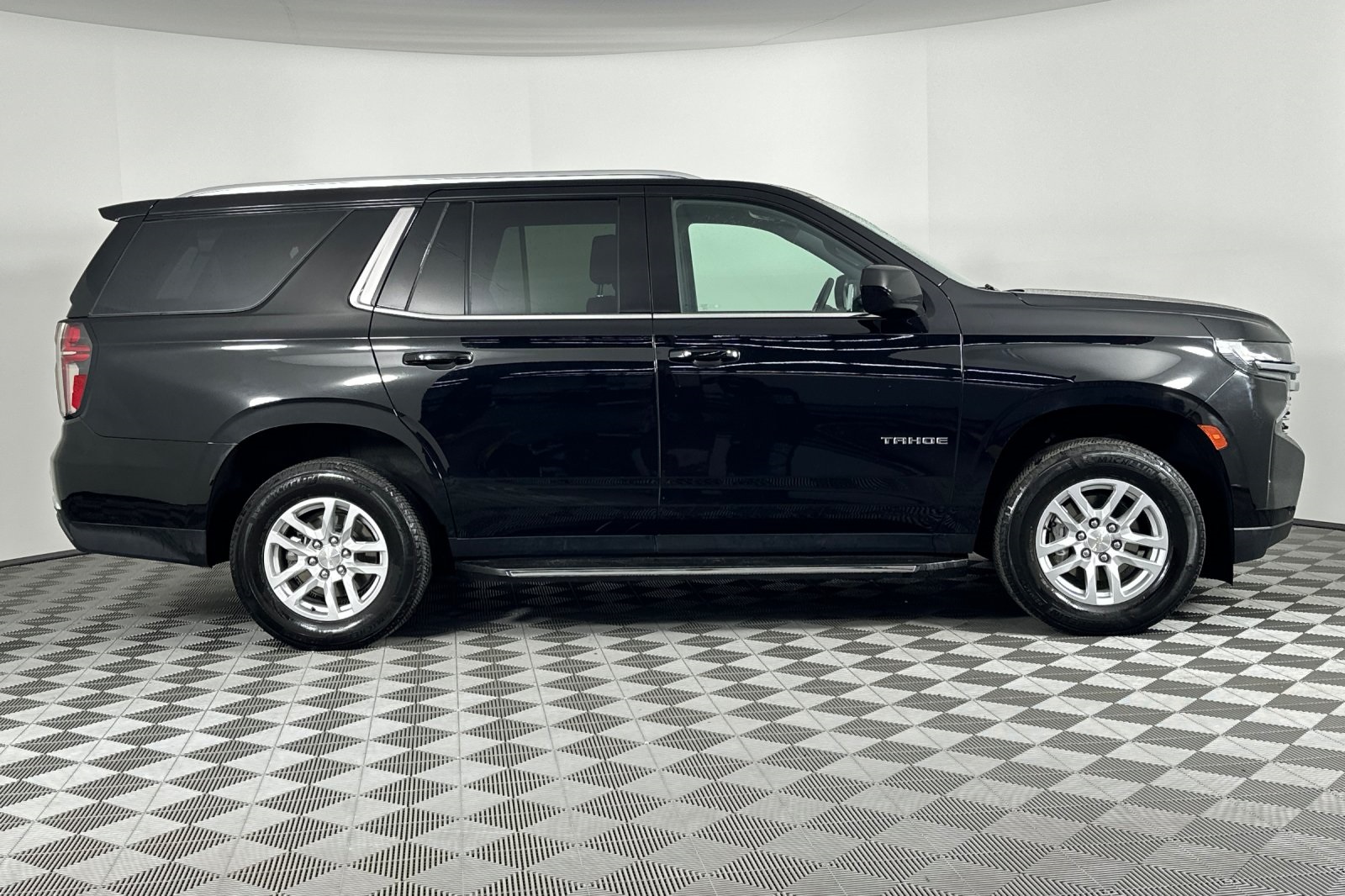 2024 Chevrolet Tahoe LT photo 2