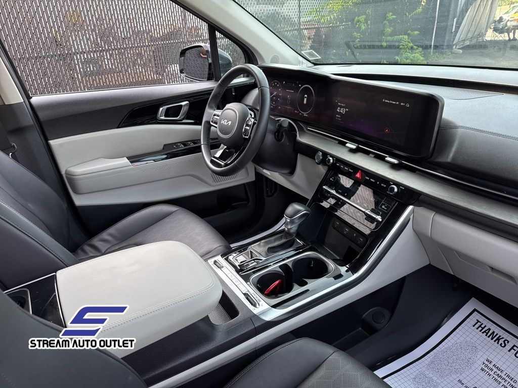 2024 Kia Carnival SX photo 11