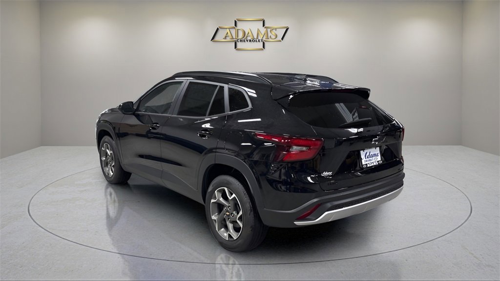 2025 Chevrolet Trax LT photo 3