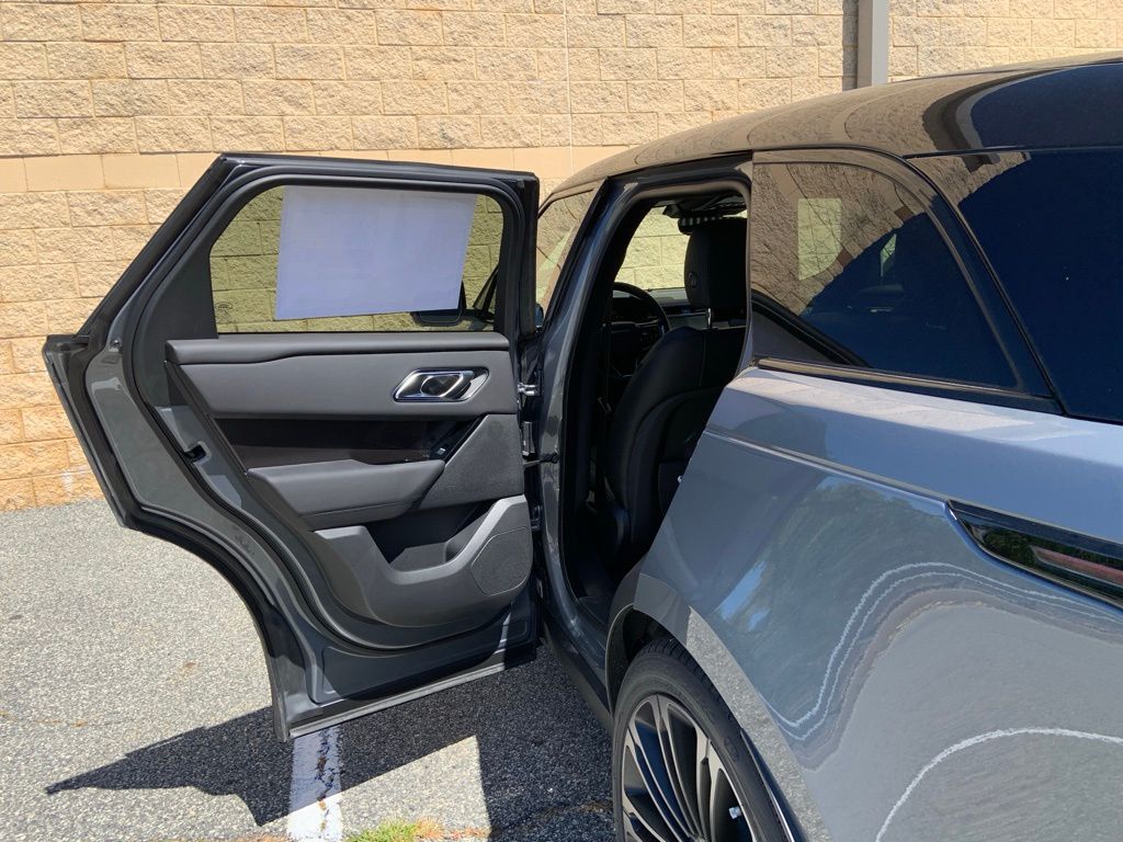 2026 Land Rover Range Rover Velar SE photo 12