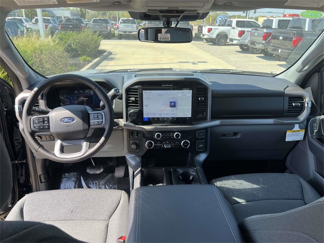 2025 Ford F-150 XLT photo 13