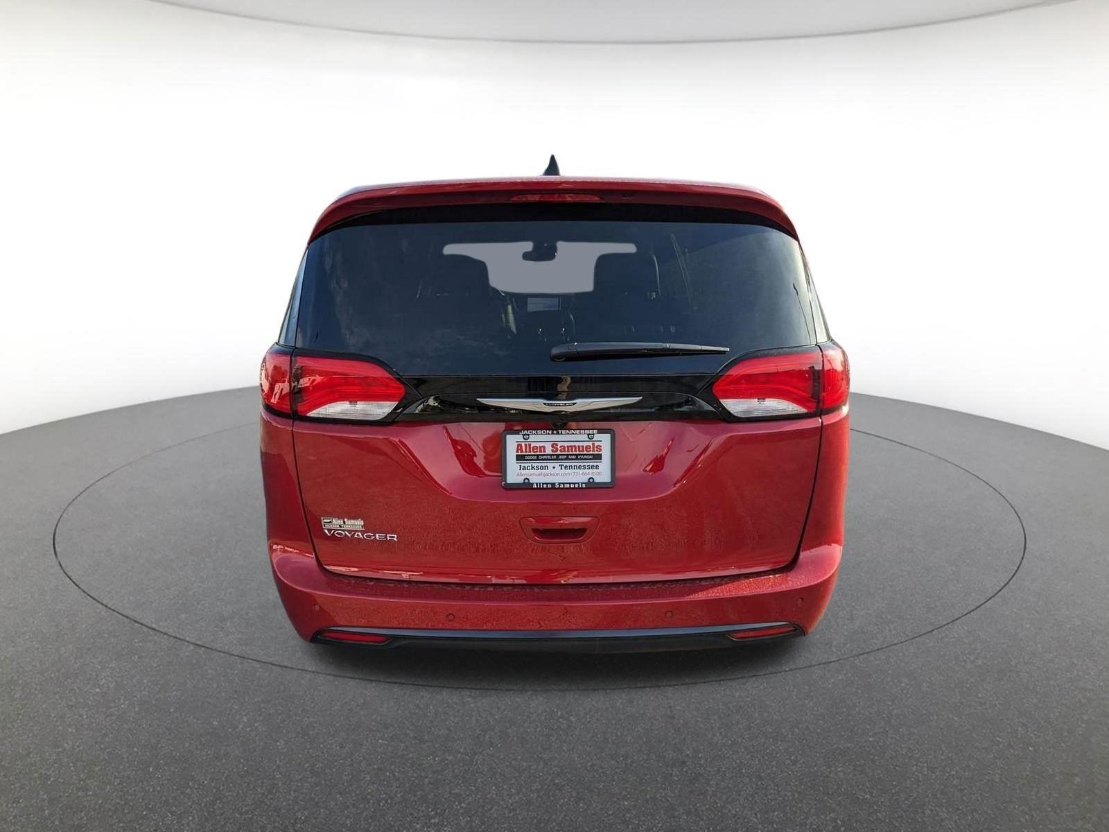 2025 Chrysler Voyager LX photo 5