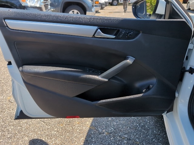2021 Volkswagen Passat 2.0T SE photo 16