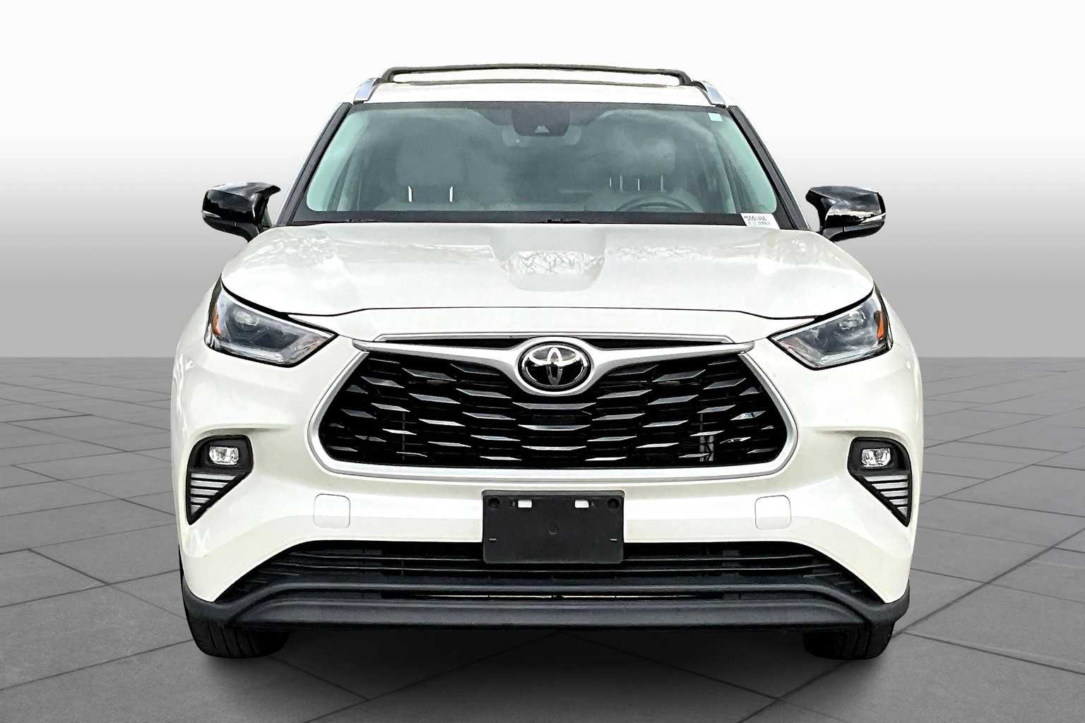 2021 Toyota Highlander XLE photo 3