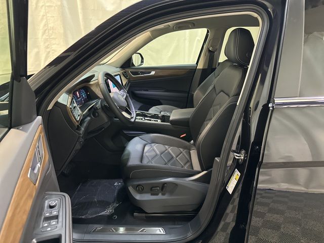 2025 Volkswagen Atlas SE Technology photo 13
