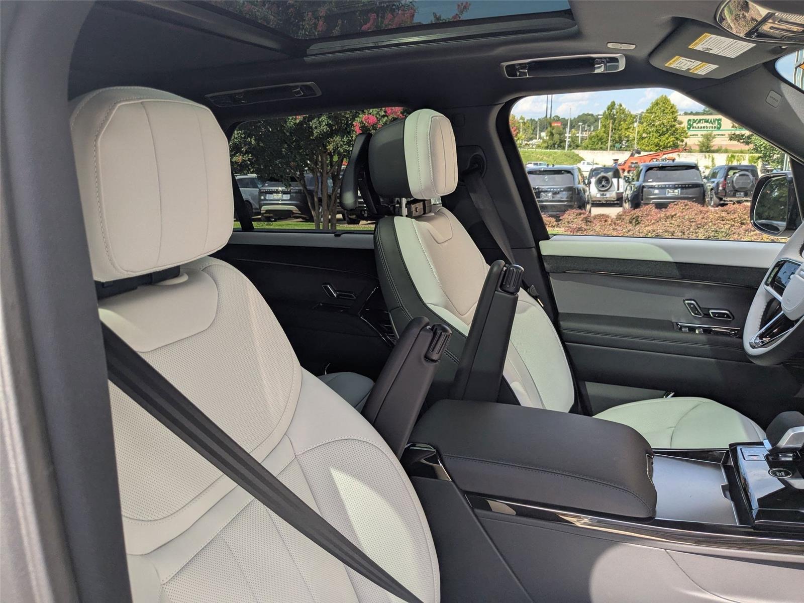 2025 Land Rover Range Rover Sport P460e Dynamic SE photo 19
