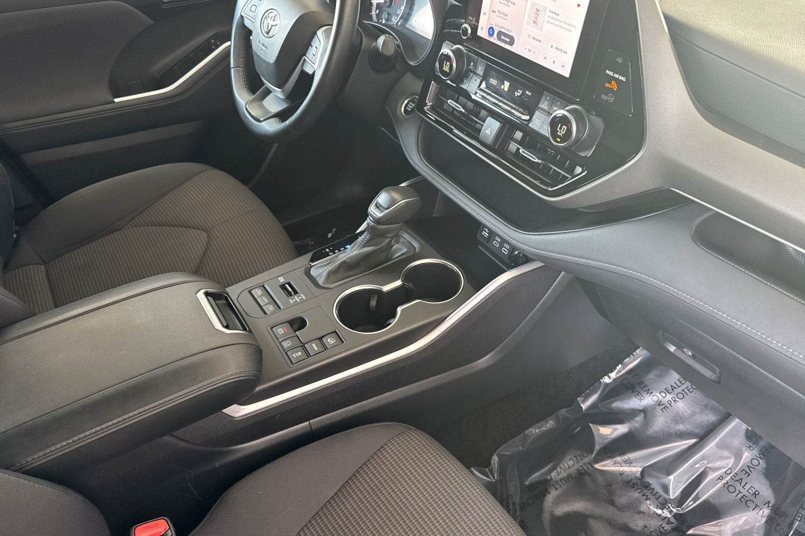 2024 Toyota Highlander LE photo 17