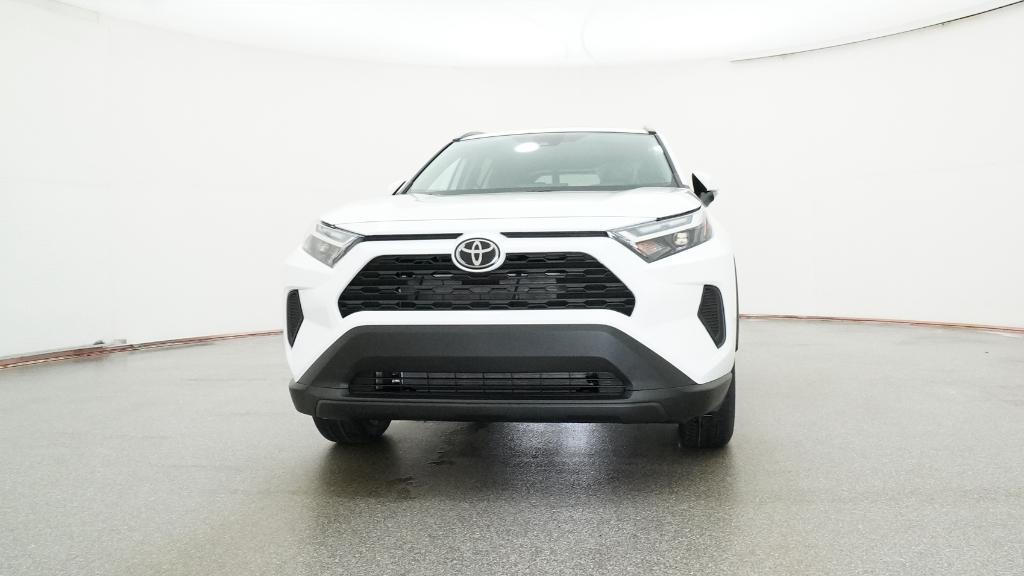 2025 Toyota RAV4 XLE photo 3