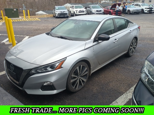 2022 Nissan Altima SR's photo