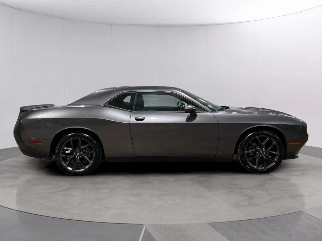 2022 Dodge Challenger SXT photo 3