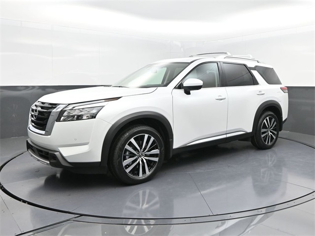 2025 Nissan Pathfinder Platinum photo 3