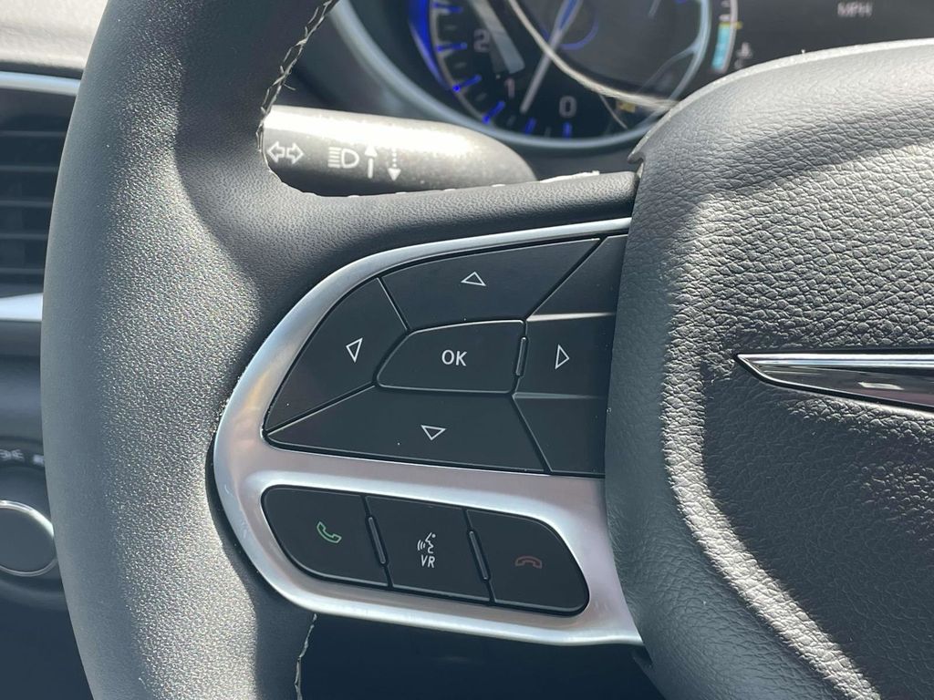 2025 Chrysler Voyager LX photo 29