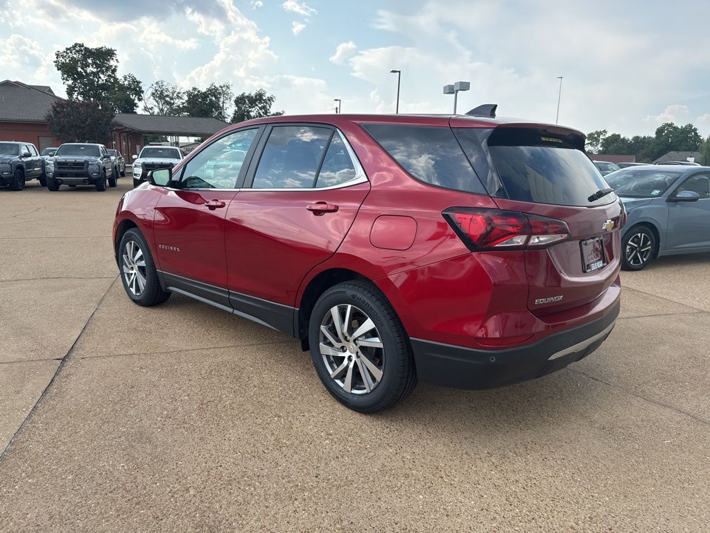 2023 Chevrolet Equinox LT photo 3