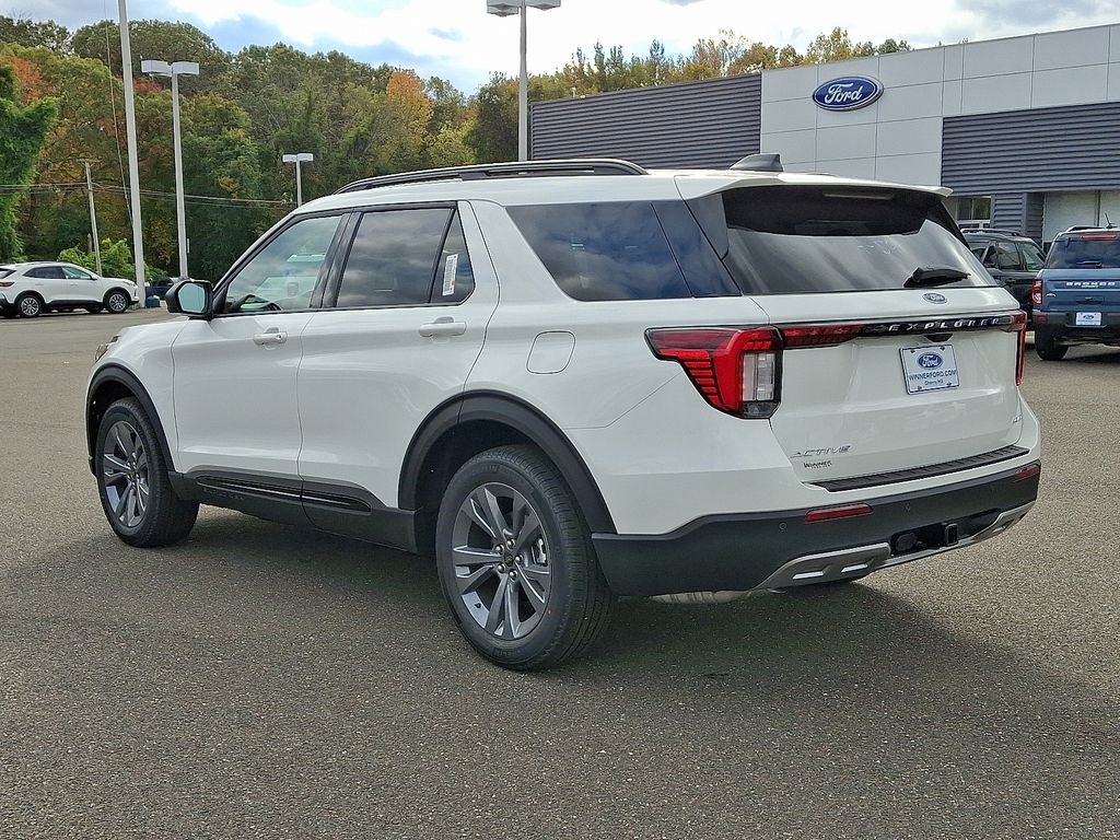 2026 Ford Explorer photo 3
