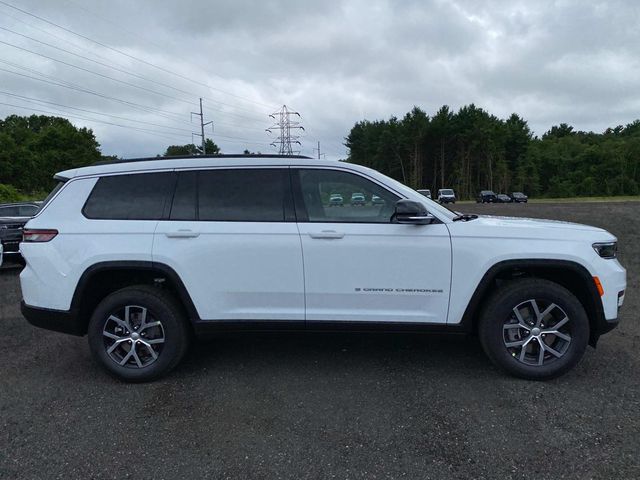 2025 Jeep Grand Cherokee Limited photo 2