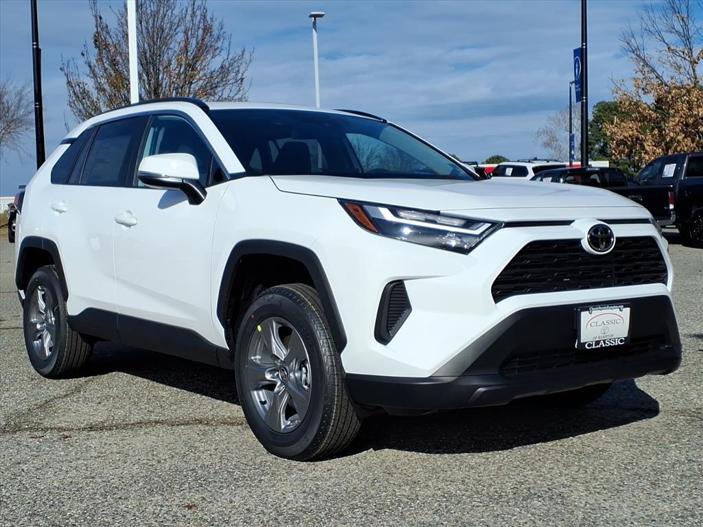 2025 Toyota RAV4 XLE's photo