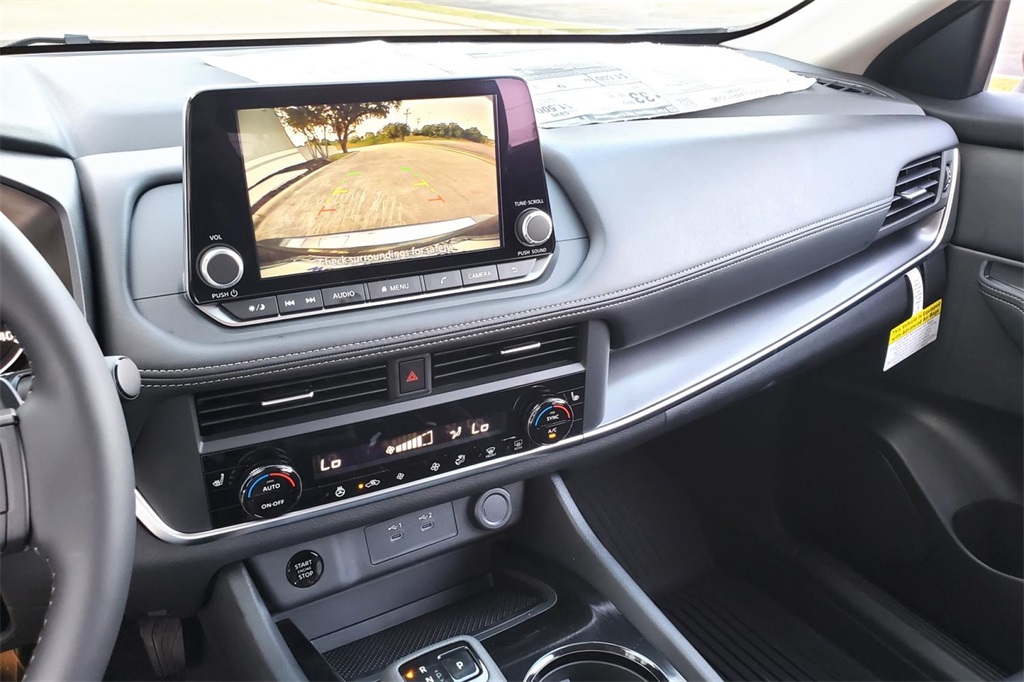 2025 Nissan Rogue SV photo 9