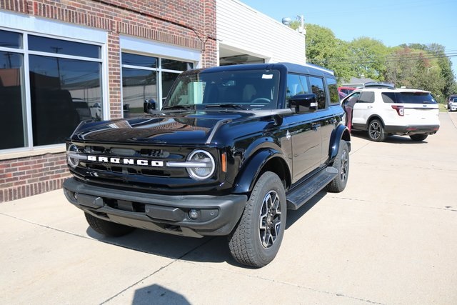 2025 Ford Bronco Outer Banks photo 5
