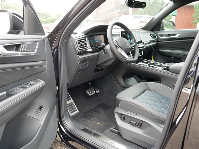 2025 Volkswagen Atlas Cross Sport SEL Premium R-Line photo 4