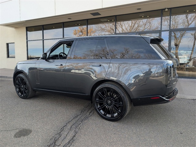 2025 Land Rover Range Rover SE photo 4