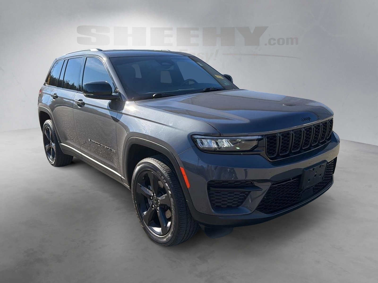 2022 Jeep Grand Cherokee Altitude photo 2
