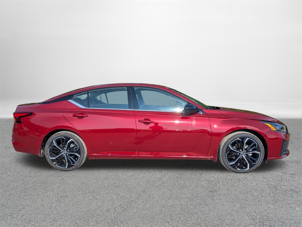 2025 Nissan Altima 2.5 SR photo 2