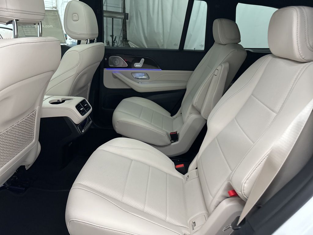 2026 Mercedes Benz GLS 450 4MATIC photo 23