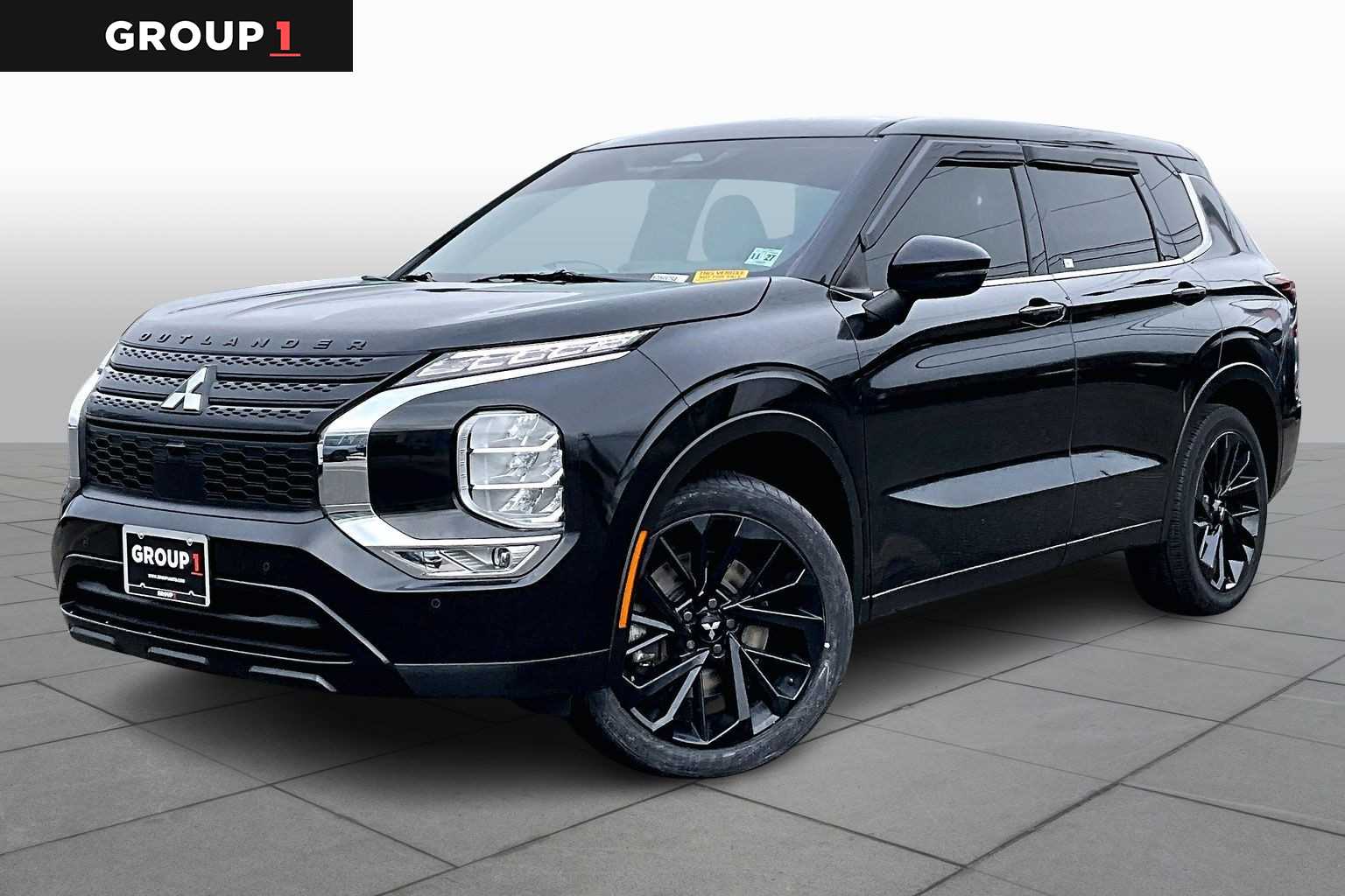 2022 Mitsubishi Outlander Black Edition's photo