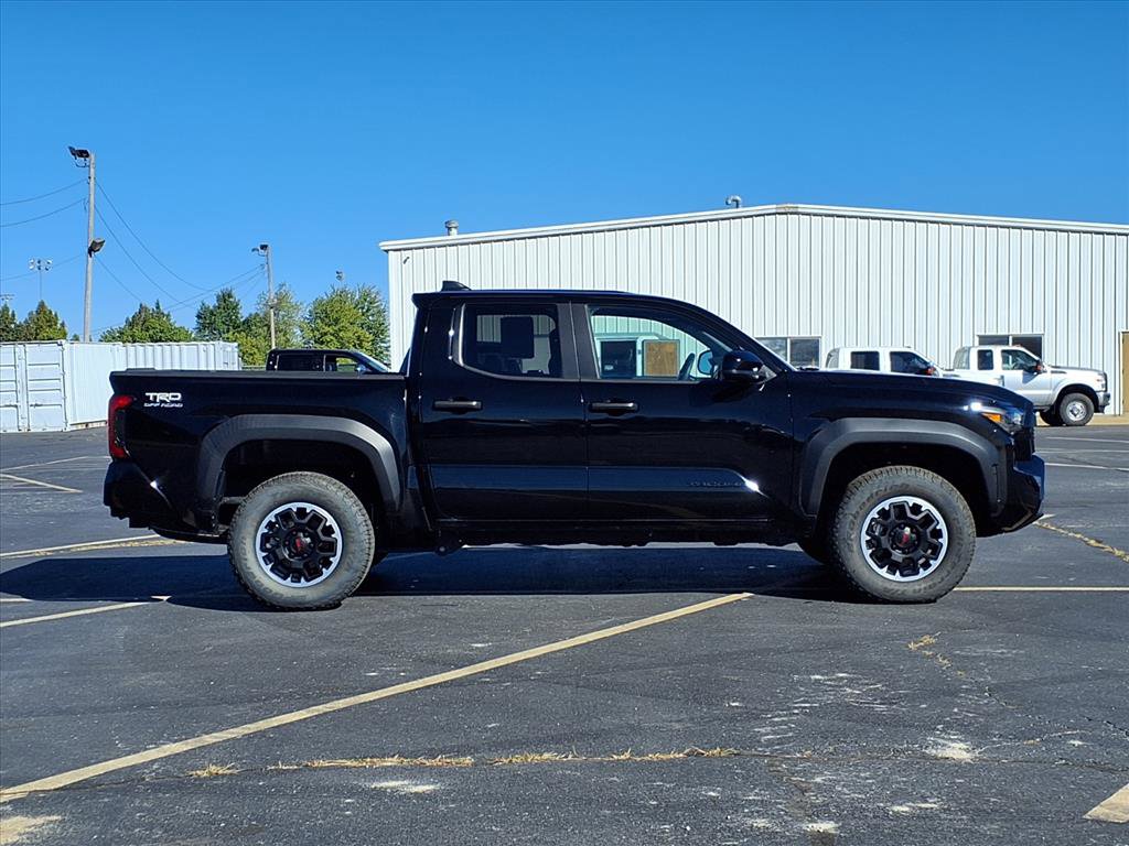 2024 Toyota Tacoma SR5 4x4 Short Bed photo 3