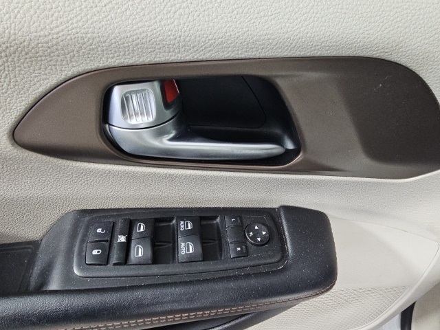 2017 Chrysler Pacifica Touring L photo 12