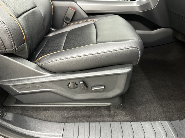 2025 Ford F-150 Lariat photo 13