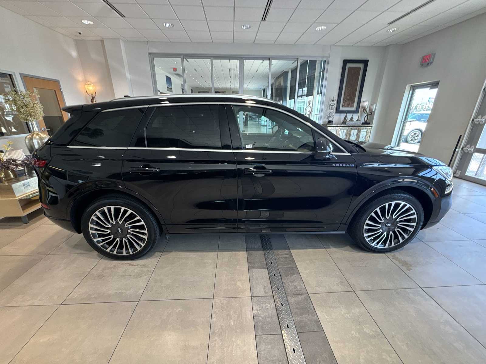 2021 Lincoln Corsair Grand Touring photo 2