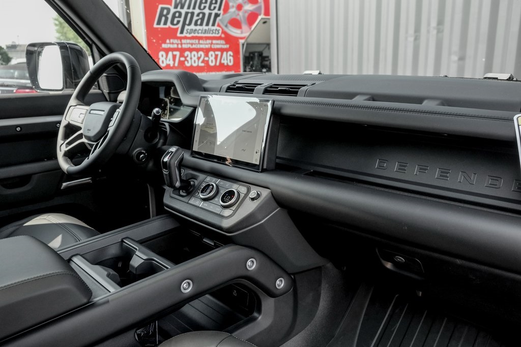 2025 Land Rover Defender 110 X-Dynamic SE photo 22