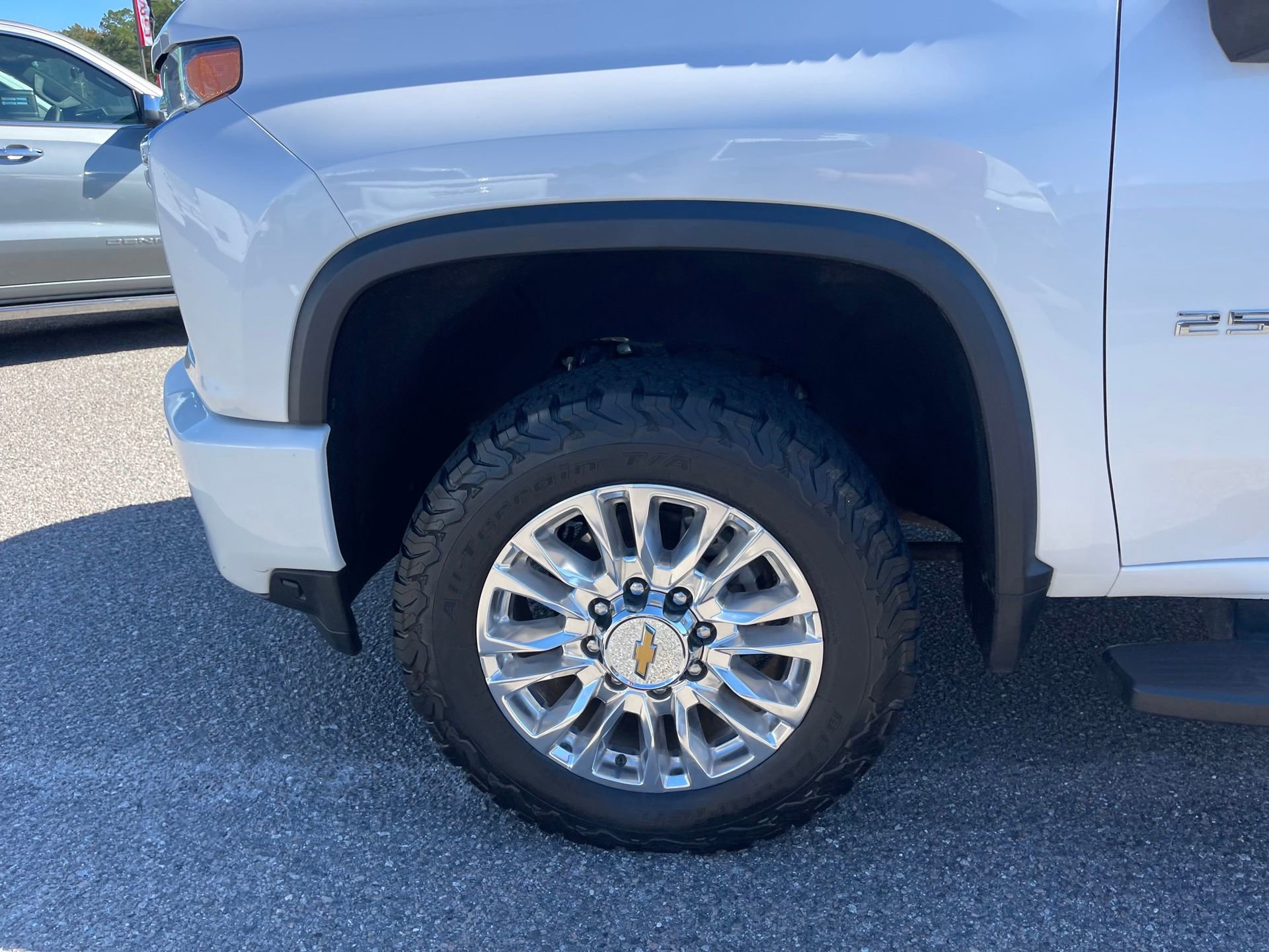 2023 Chevrolet Silverado 2500HD High Country photo 2