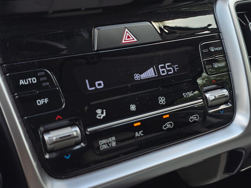2022 Kia Sorento Hybrid S photo 25