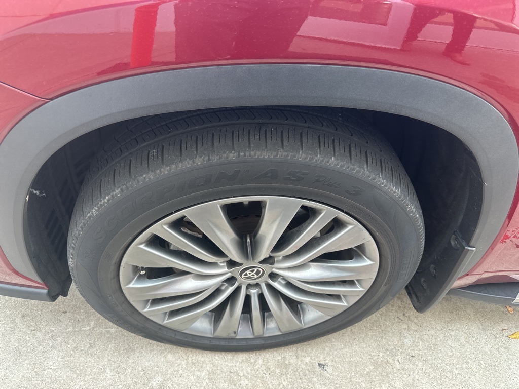2021 Toyota Highlander Platinum photo 2