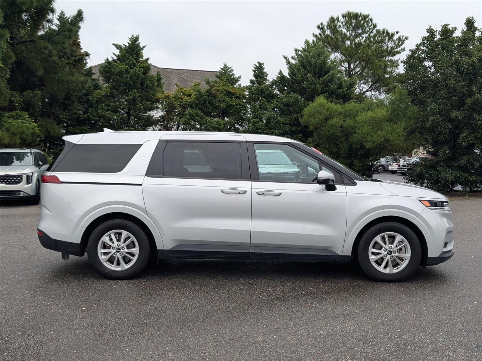 2022 Kia Carnival LX photo 6