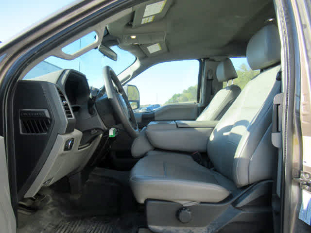 2022 Ford F-350 XL photo 3